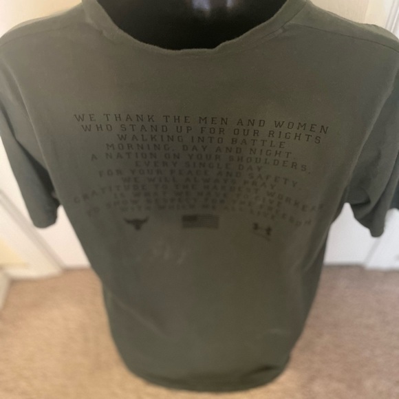 Pre own Mens under armour Veterans Day shirt flag  XL project rock - Picture 5 of 6